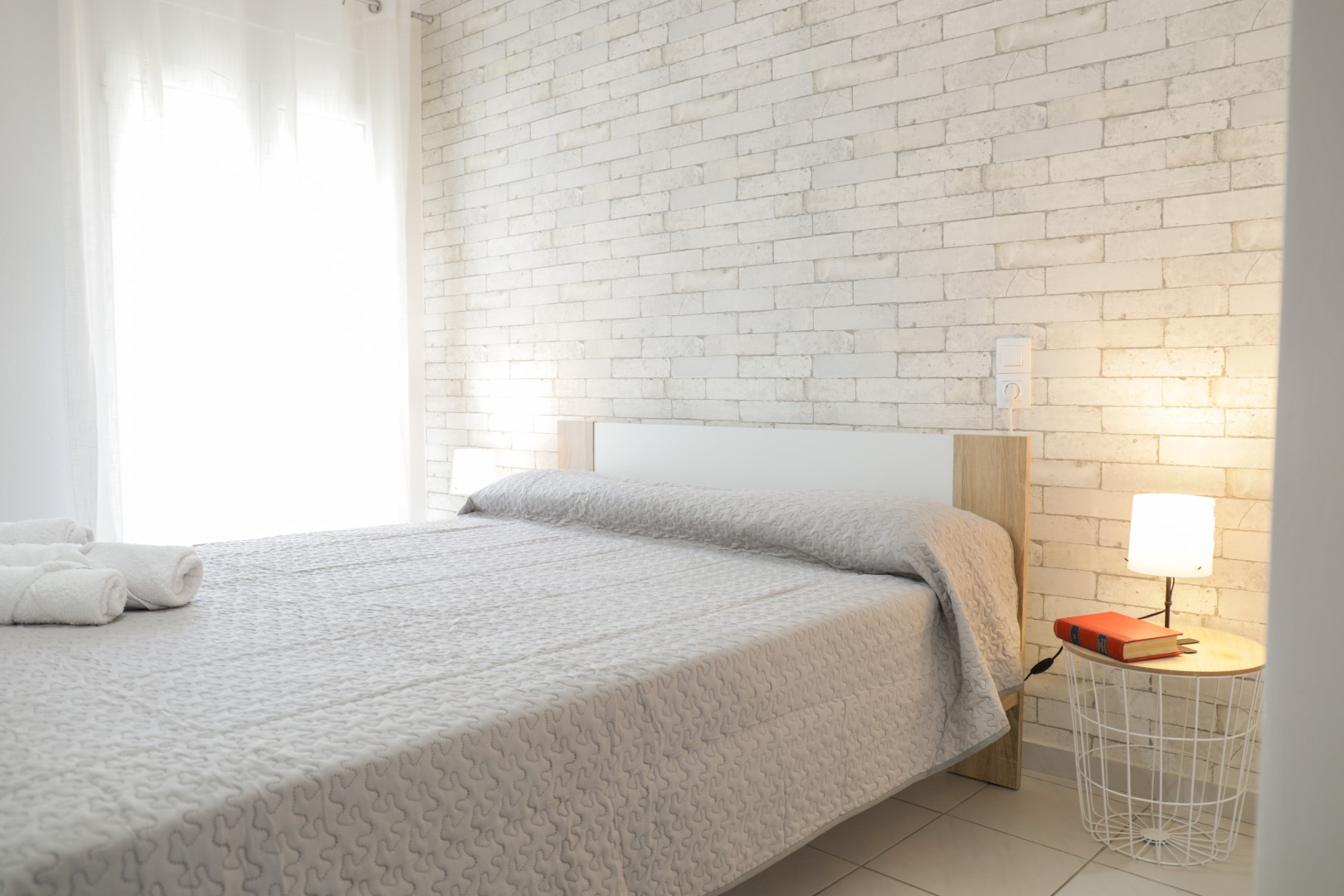 A2. Τhe Birch & White